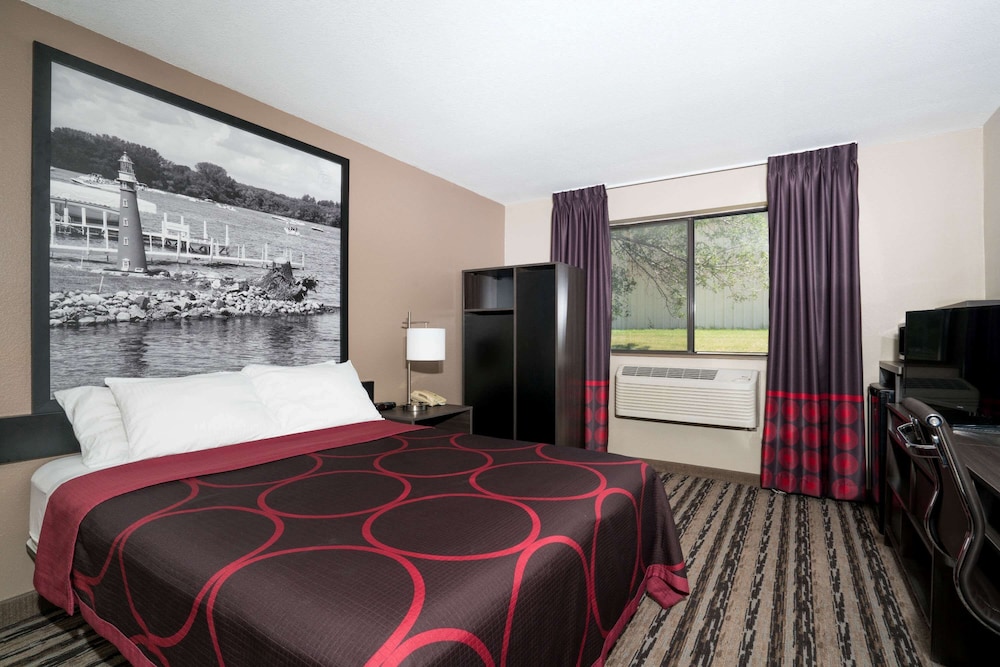 Room, 1 Queen Bed, Microwave - Photo 1