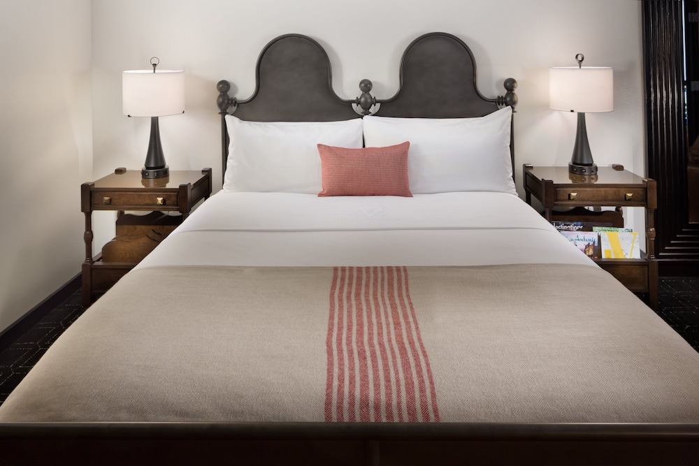 Deluxe Room, Courtyard View - Photo 2