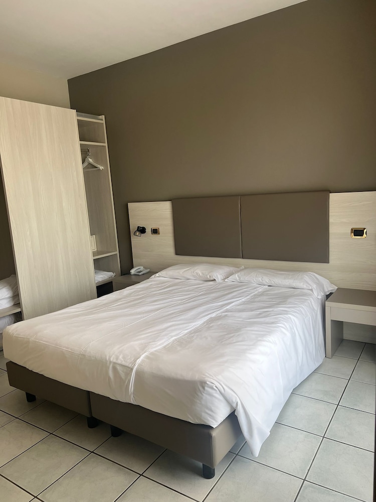 Standard Suite, 2 Bedrooms, Terrace, Garden View