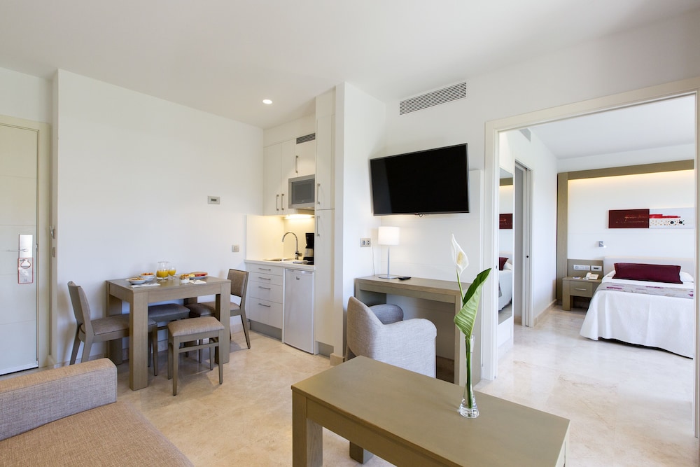 Family Apartment, 1 Bedroom, Balcony (3 Adults)