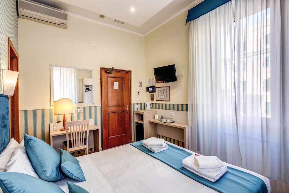 Double or Twin Room photo 3