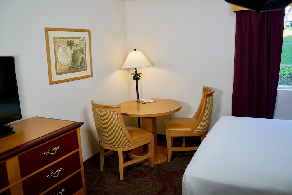 Standard Room, 2 Queen Beds - Photo 1