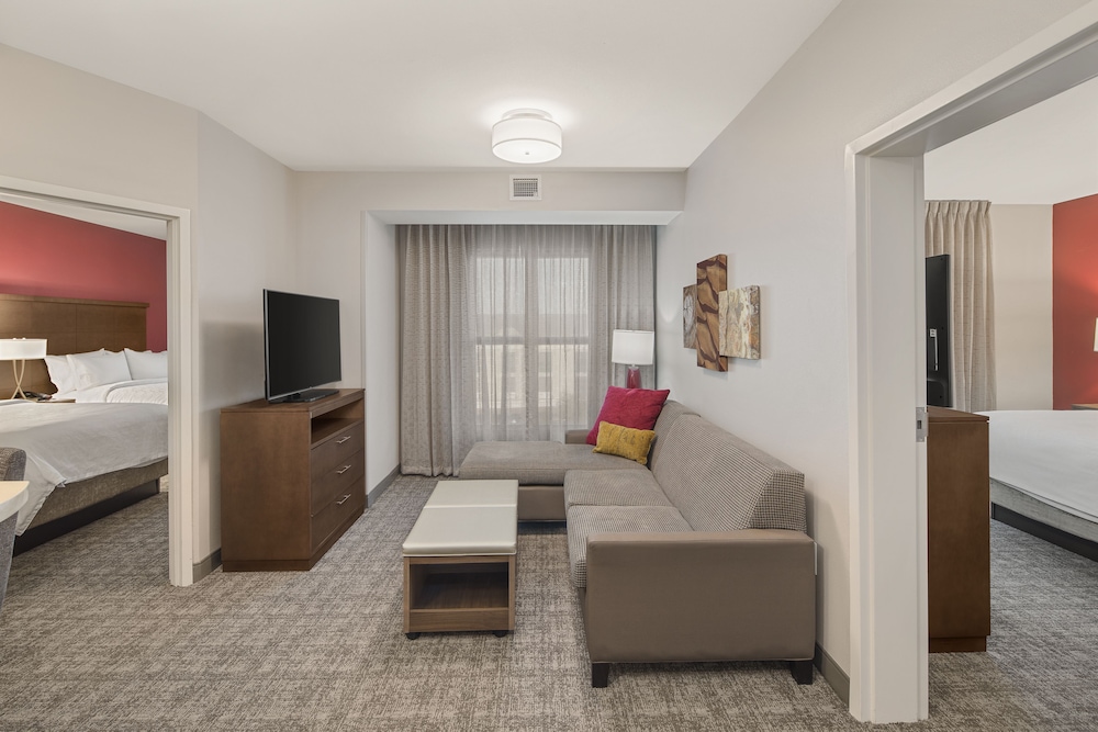 Suite, 2 Bedrooms, Kitchen - Photo 1