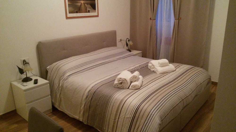 Double Room, 1 Queen Bed