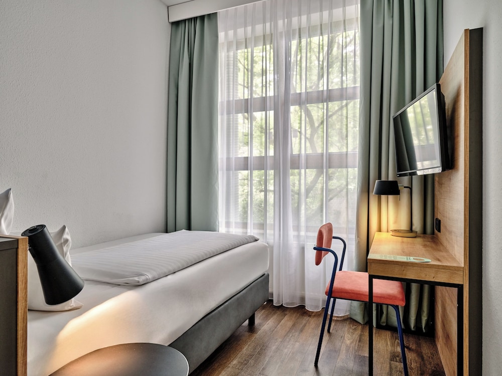 Standard Room, 1 Double Bed thumbnail 5