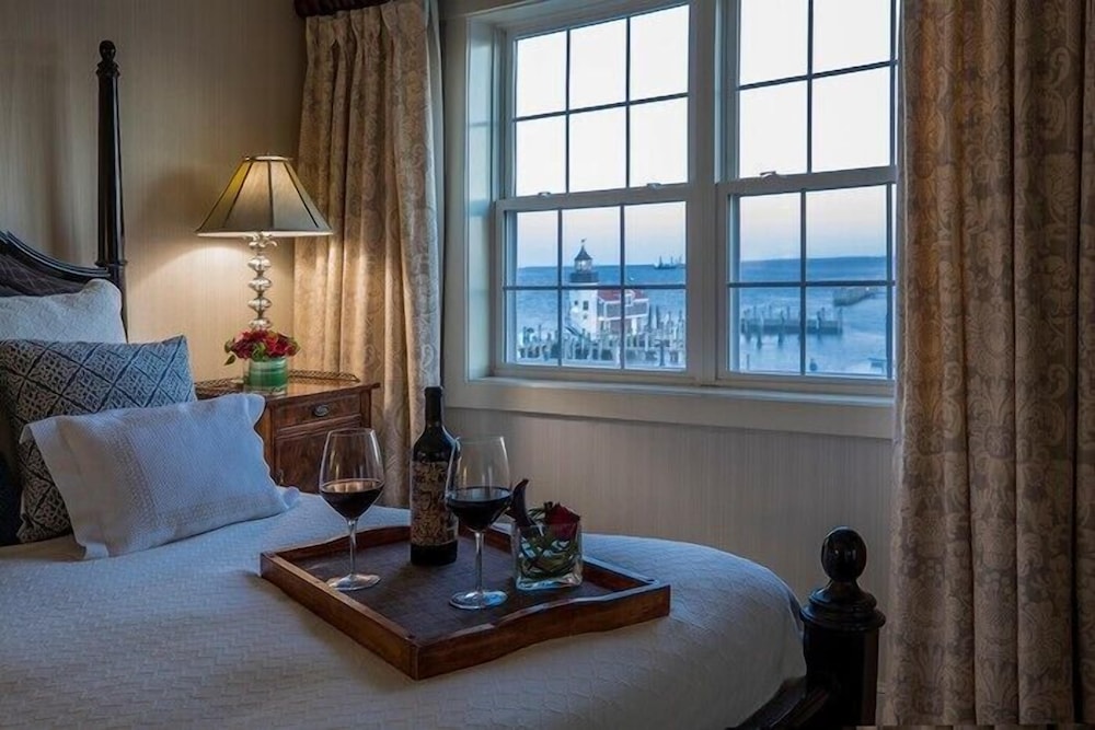 Suite, 1 King Bed (Three Stories Guest House Suite)