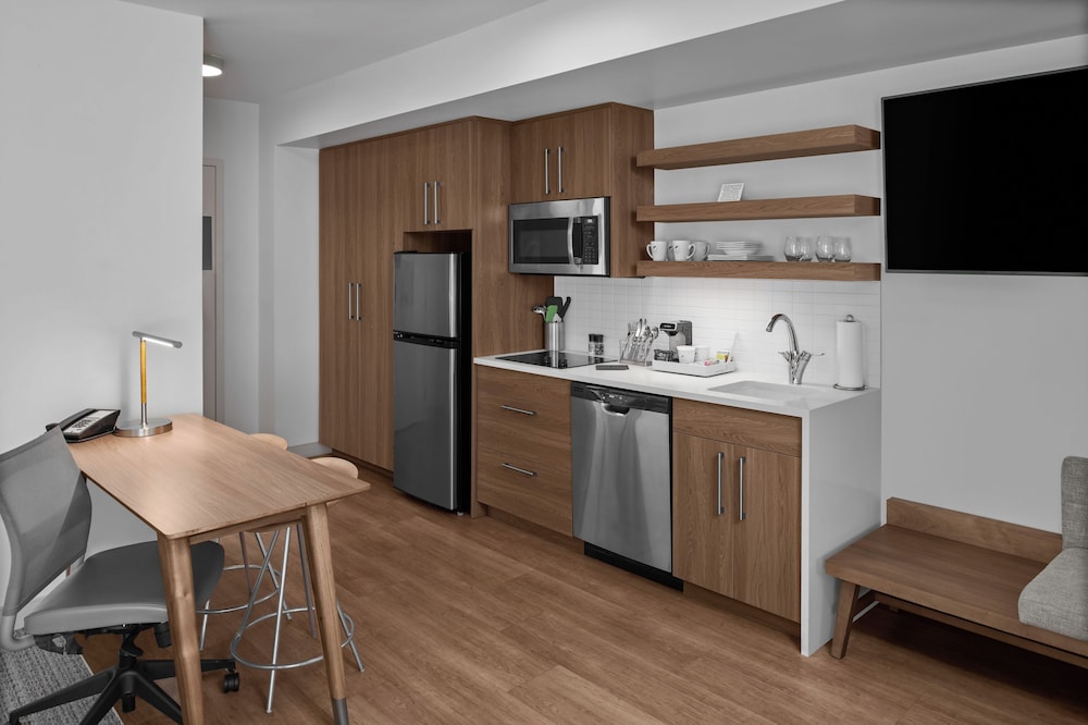 Studio Suite, Multiple Beds (Mobility Accessible, Roll-In Shower) - Photo 10