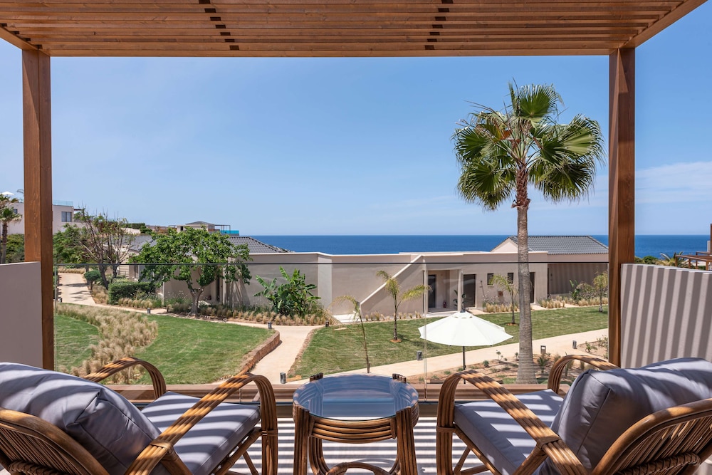 Deluxe Suite, 1 King Bed, Sea View