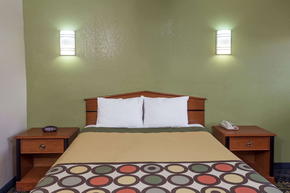 Suite, 1 King Bed, Jetted Tub photo 2
