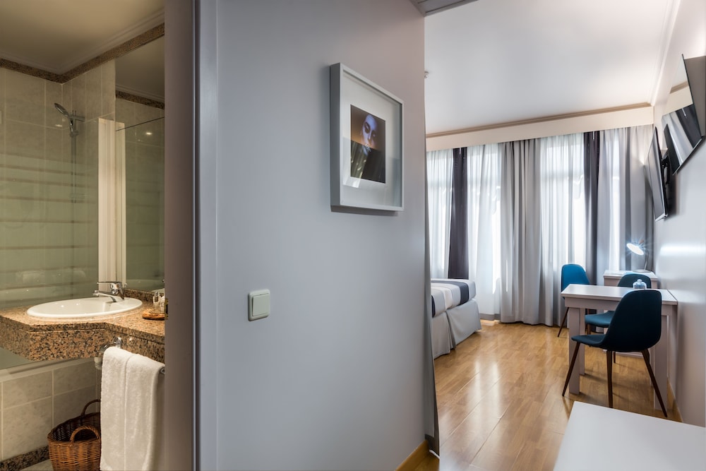 Deluxe Twin Room - Photo 1