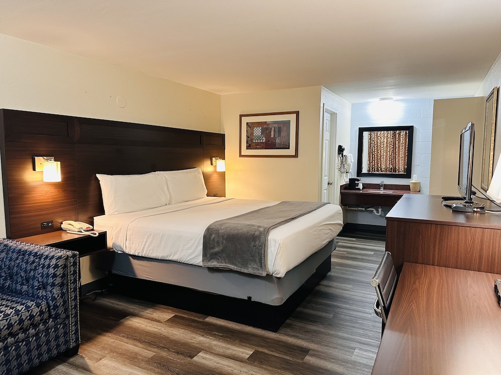 Standard Room, 1 King Bed, Non Smoking