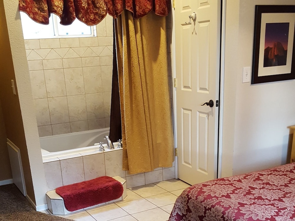 Romantic Double Room, Ensuite (Half Dome Room) photo 2