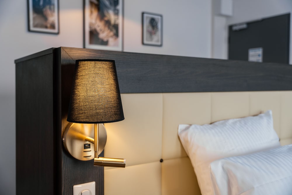 Deluxe Suite - Photo 7