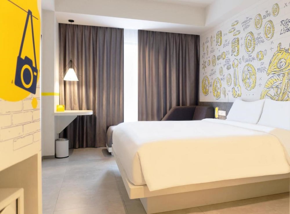 Room (YELLO) - Photo 3