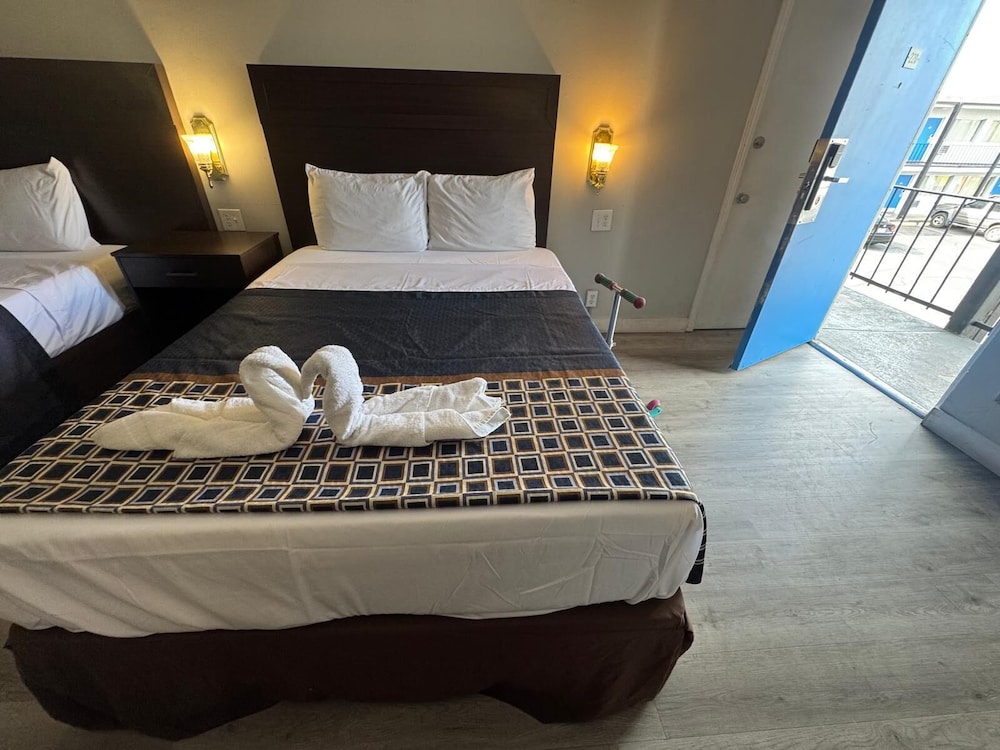 Suite, 2 Queen Beds photo 1