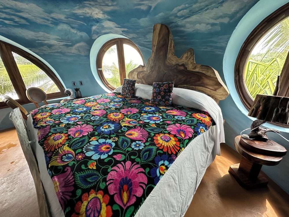Honeymoon Jacuzzi Suite