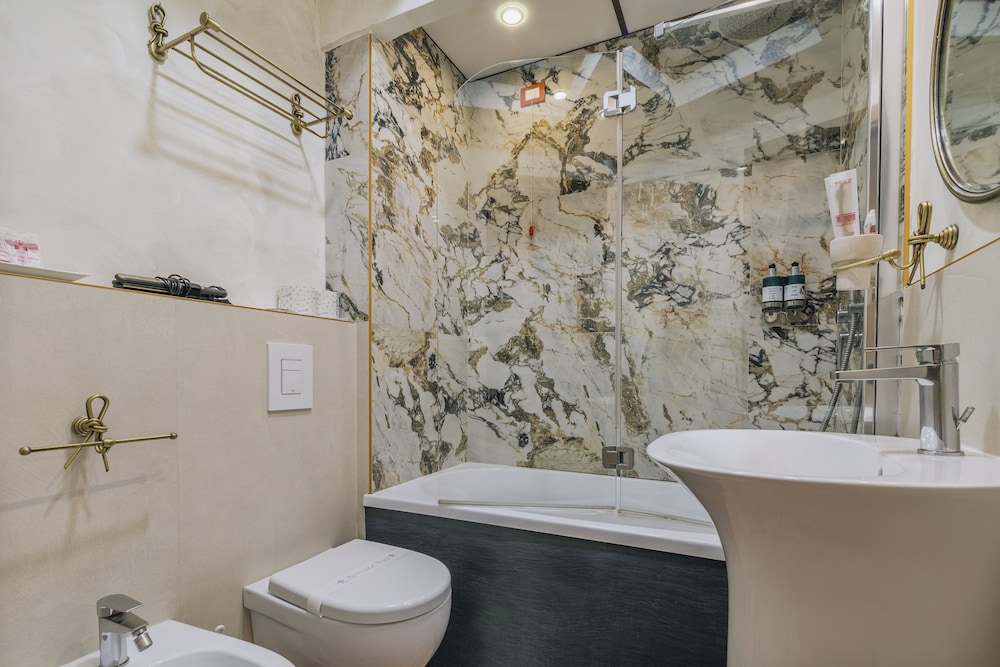 Standard Triple Room - Photo 23