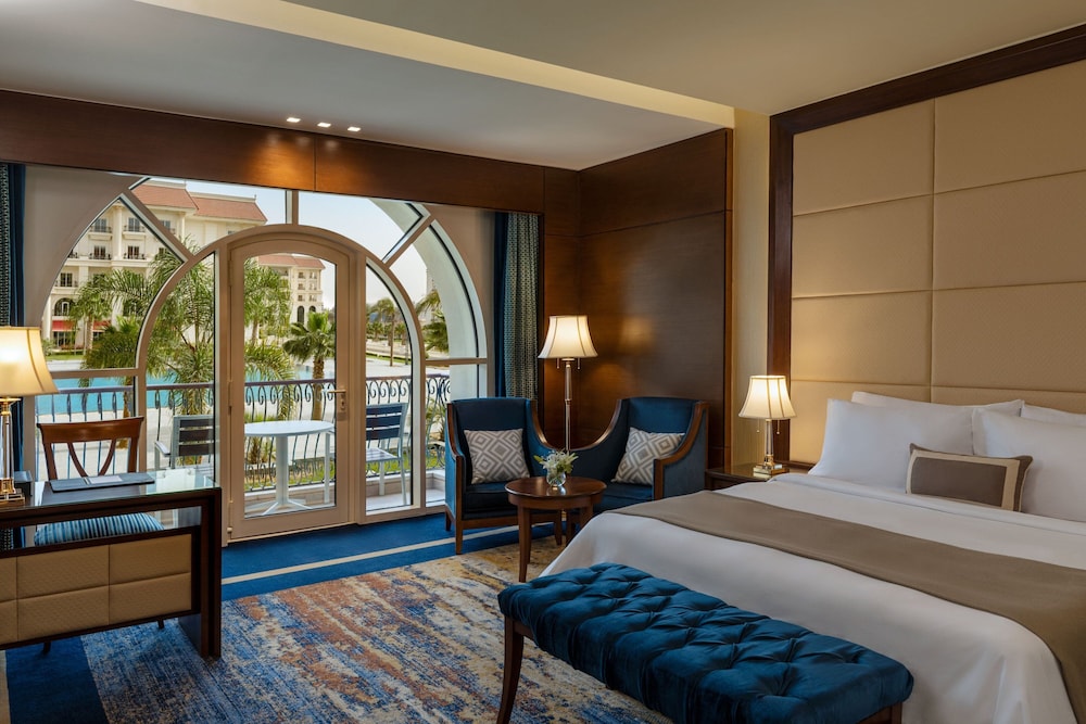 Deluxe Room, 1 King Bed, Balcony, Pool View