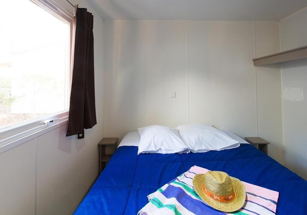 Standard Mobile Home, 2 Bedrooms photo 3