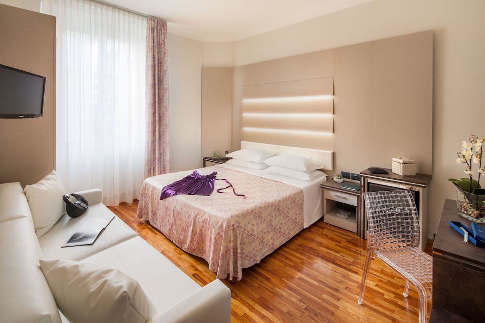 Classic Triple Room, Partial Sea View photo 1