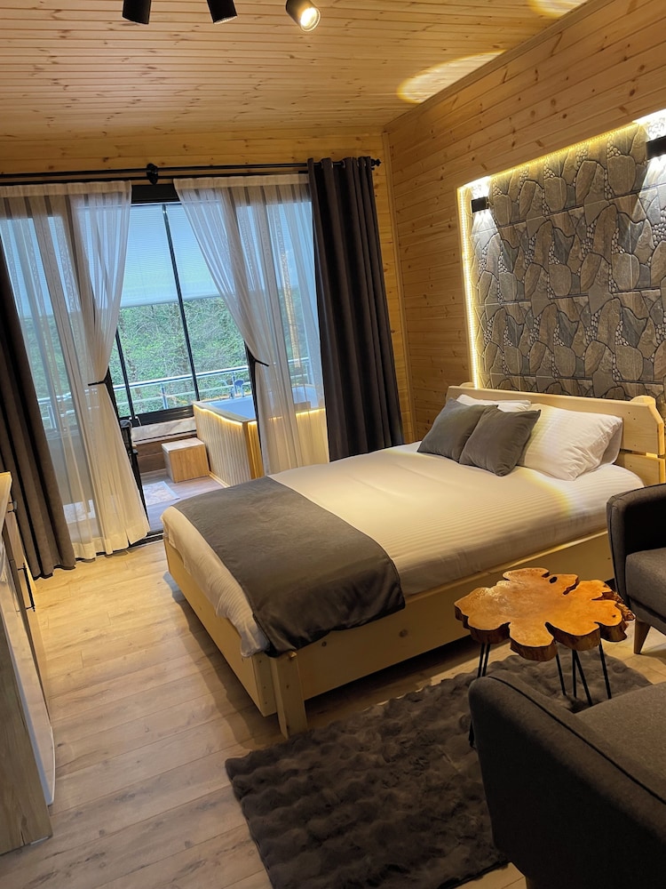 Royal Room, Balcony, Valley View