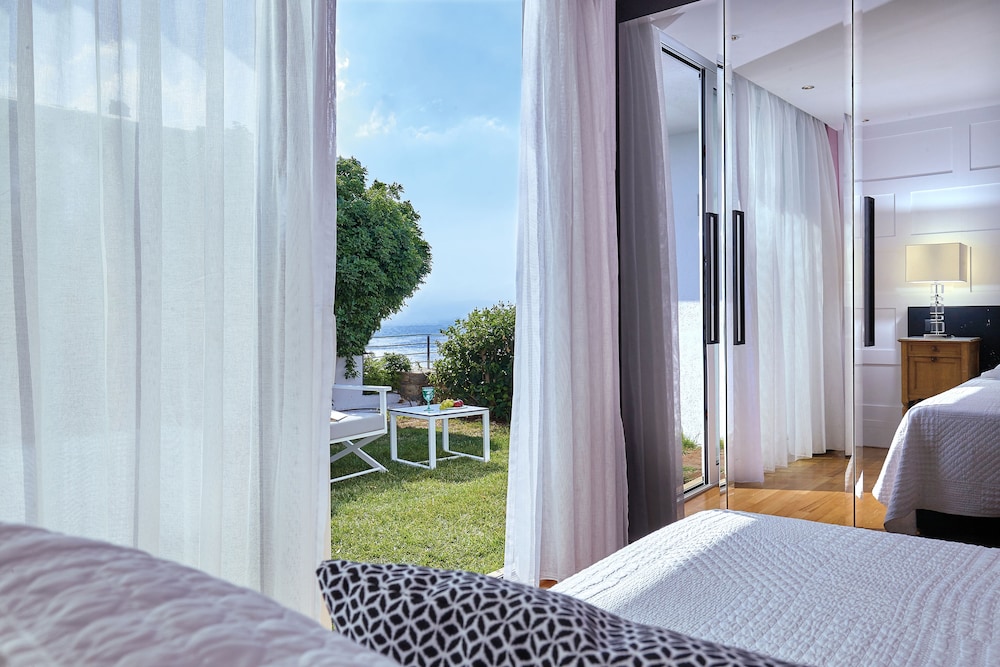 Four Bedroom Royal Spa Villa, Private Pool, Sea View - Photo 2