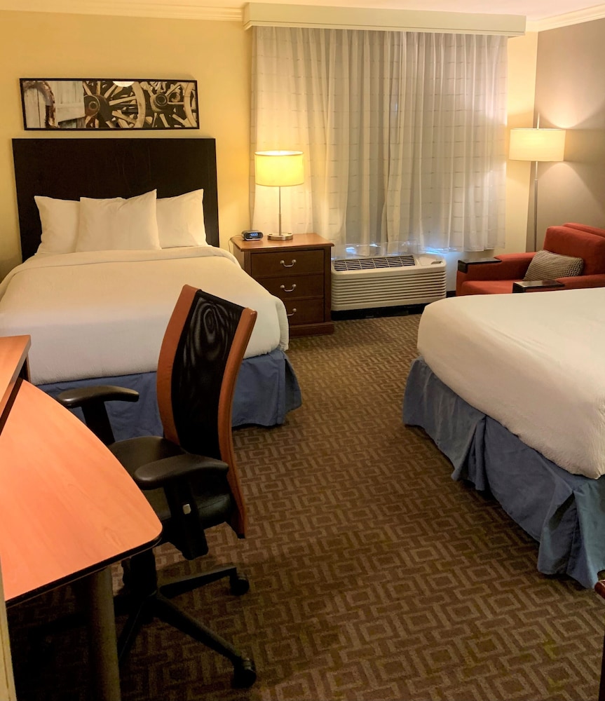 Suite, 2 Double Beds - Photo 2