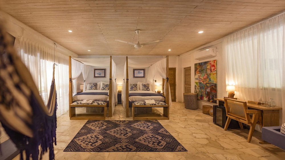Superior Twin Room, 2 Double Beds, Partial Ocean View photo 1