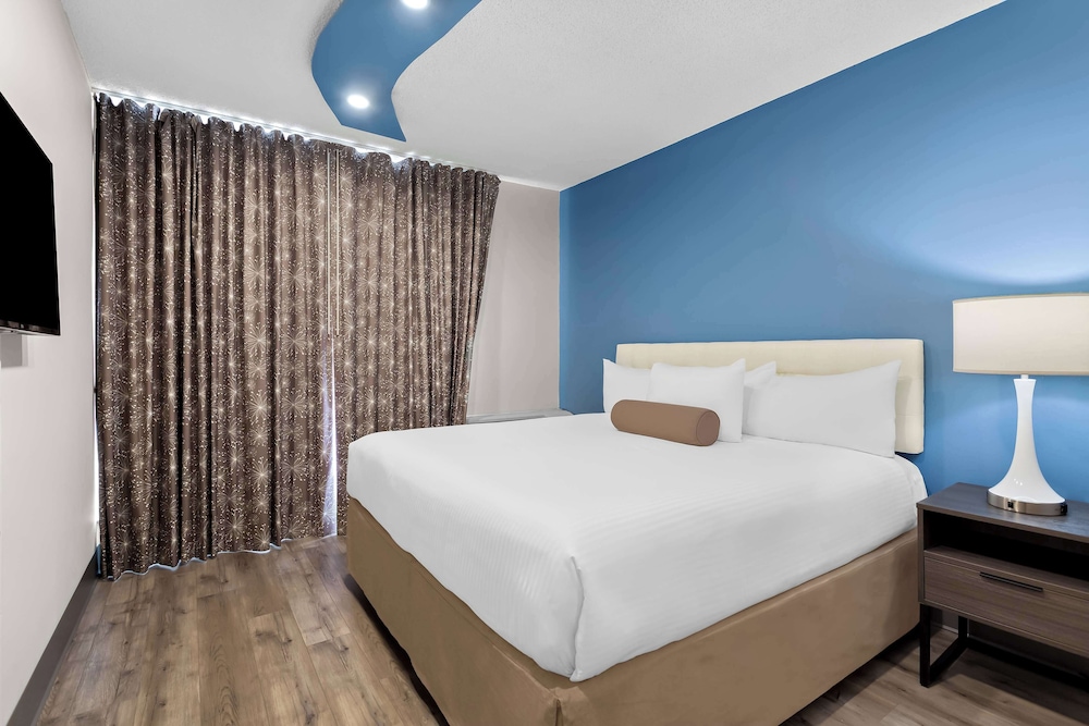 Suite, Multiple Beds, Non Smoking, Refrigerator & Microwave - Photo 3
