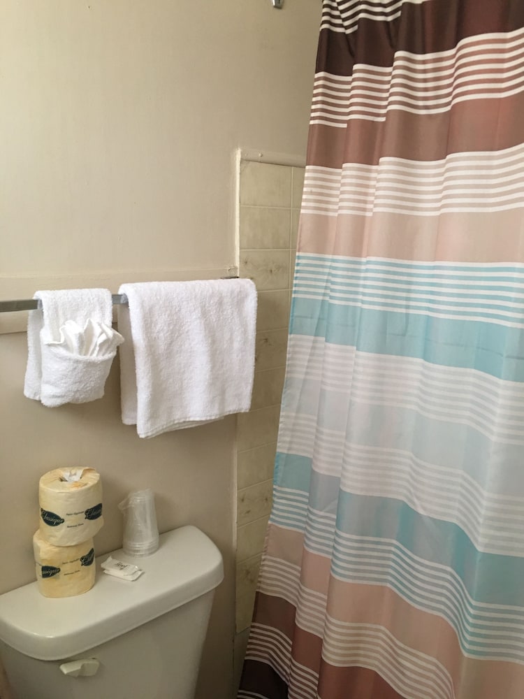 Economy Double Room, 2 Queen Beds photo 2
