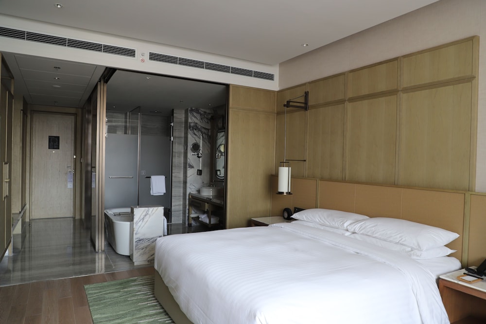 Room, 1 King Bed - Photo 4