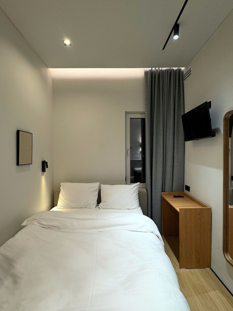 Standard Double or Twin Room - Photo 4