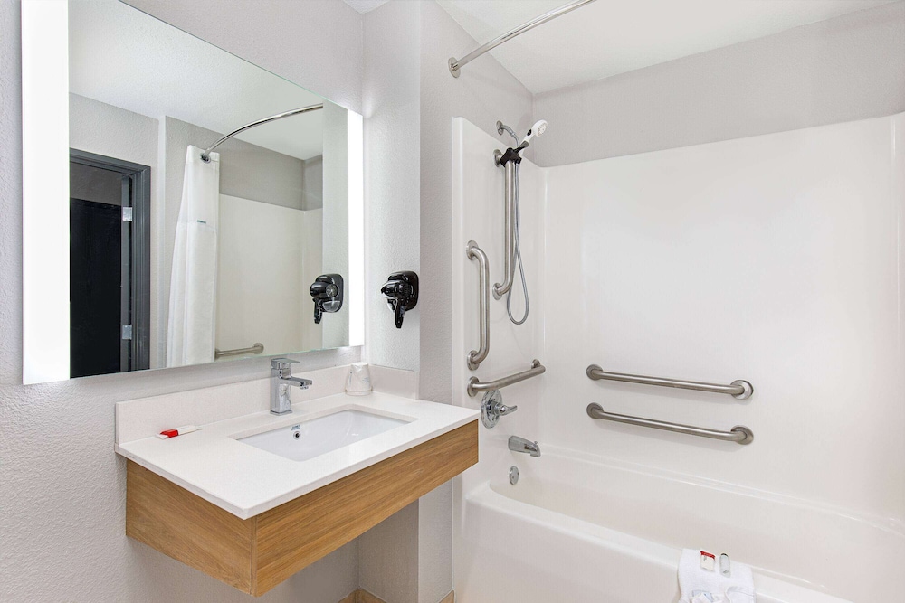 Standard Room, 2 Queen Beds, Accessible - Photo 3