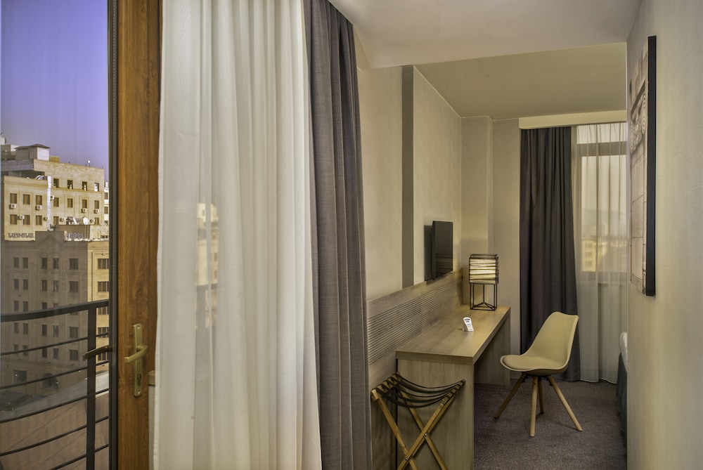 Comfort Room (with Balcony)