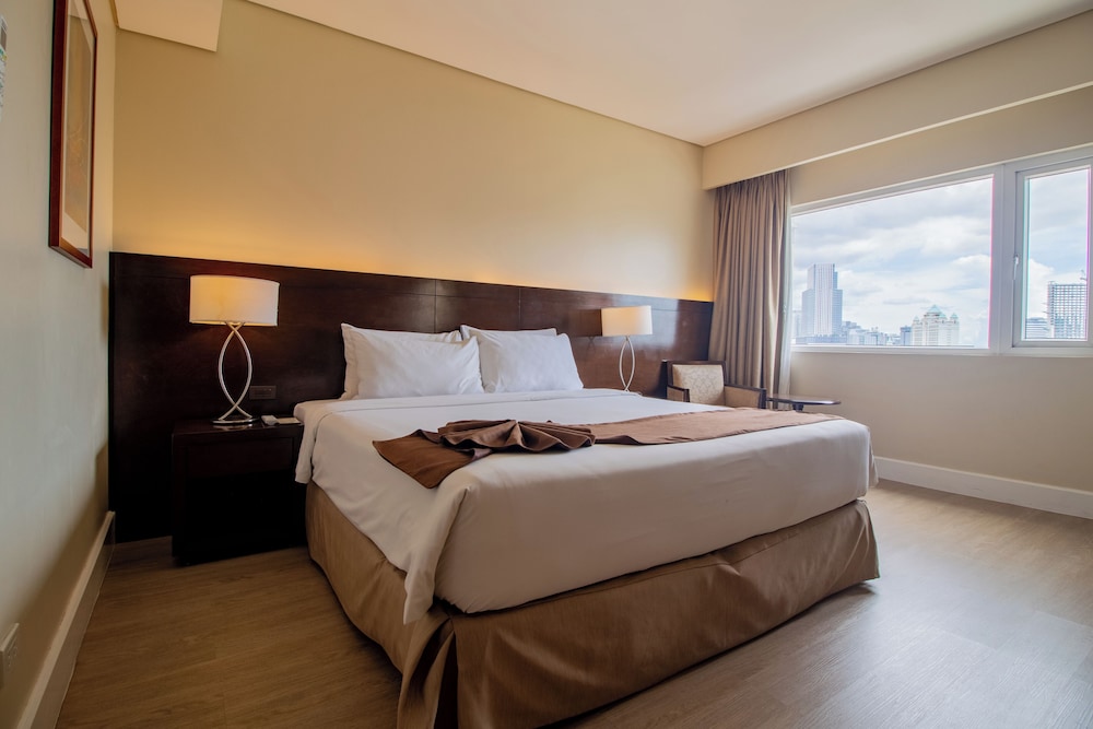 Deluxe Room, 1 King Bed - Photo 6