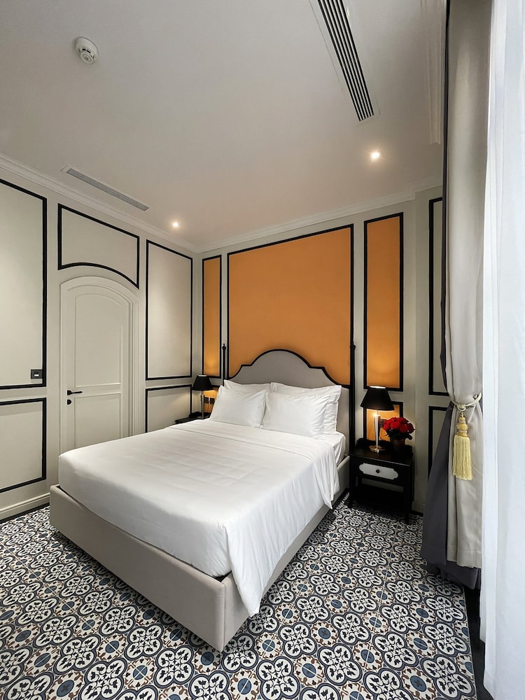 Studio Apartment - Photo 1