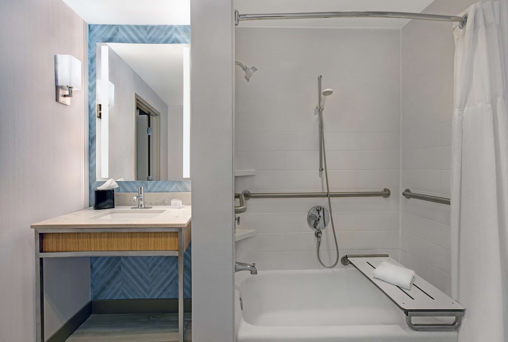 Room, 2 Queen Beds, Accessible - Photo 2