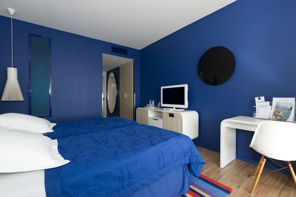 Deluxe Room, 2 Twin Beds, Balcony, Sea View - Photo 10