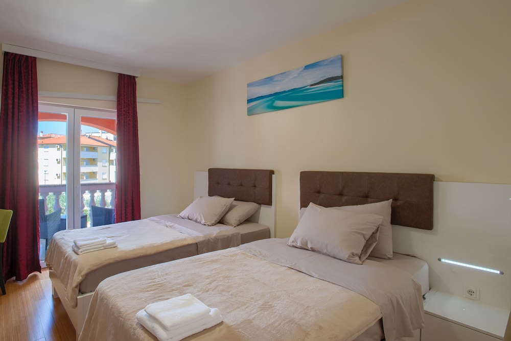 Deluxe Twin Room, 2 Twin Beds, Balcony, City View