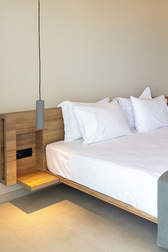 Deluxe Bungalow, 1 King Bed, Sea View, Beachfront photo 1
