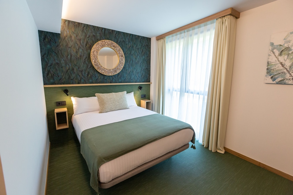 Design Double Room, 1 Queen Bed, Mountain View, Garden Area - Photo 23
