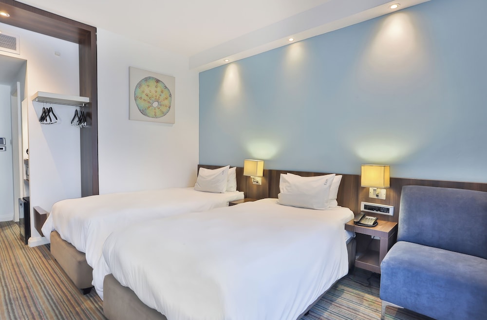 Standard Room, 2 Twin Beds, Ocean View - Photo 9