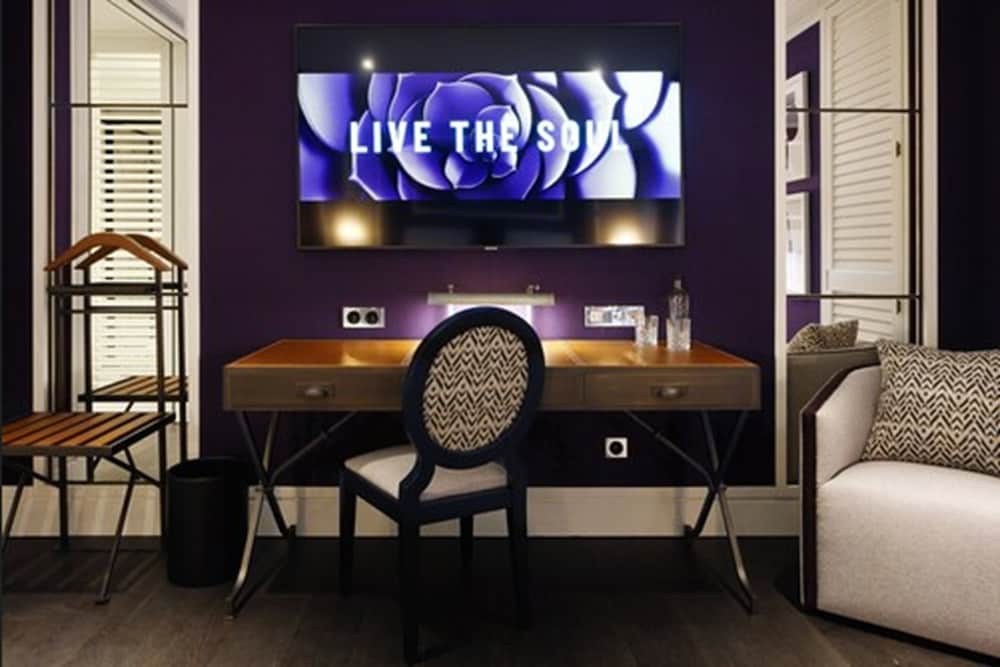 Superior Room with 1 Double or 2 Single Beds (Patio Views) - Photo 7