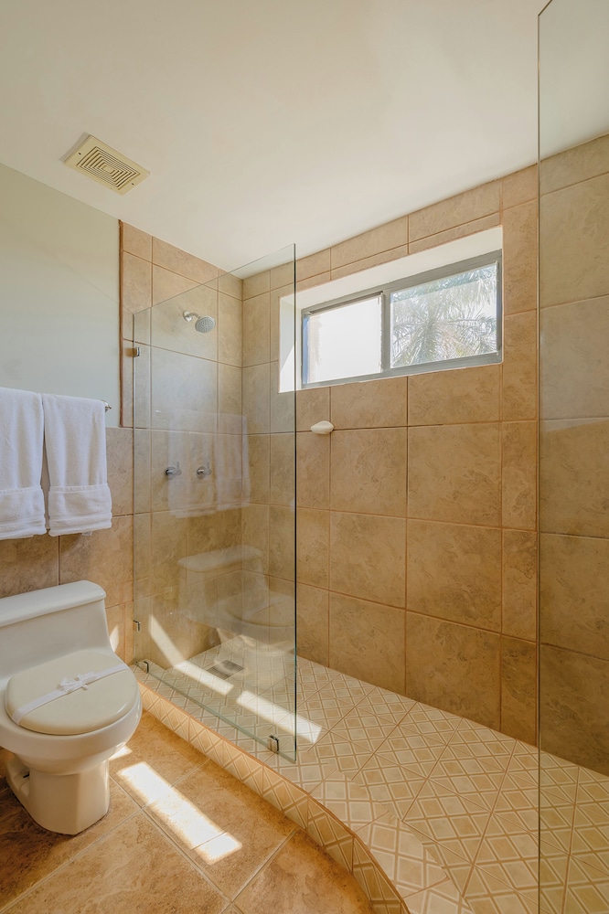 Exclusive Condo, 2 Bedrooms, Balcony, Ocean View photo 2