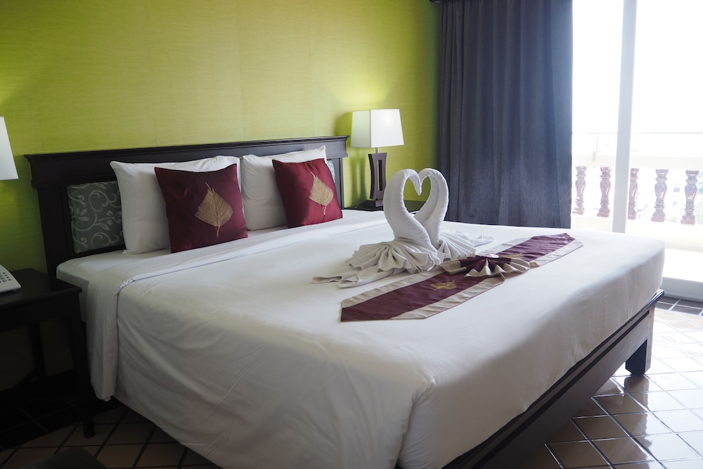 Deluxe Room - Photo 6