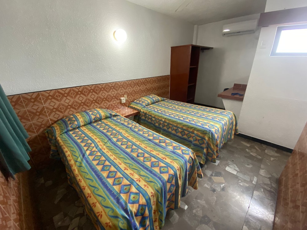Standard Twin Room - Photo 4
