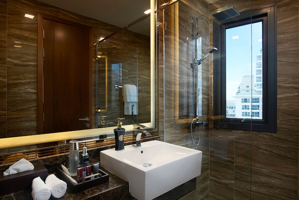 2 bedroom Deluxe Seaview Suite - Photo 3