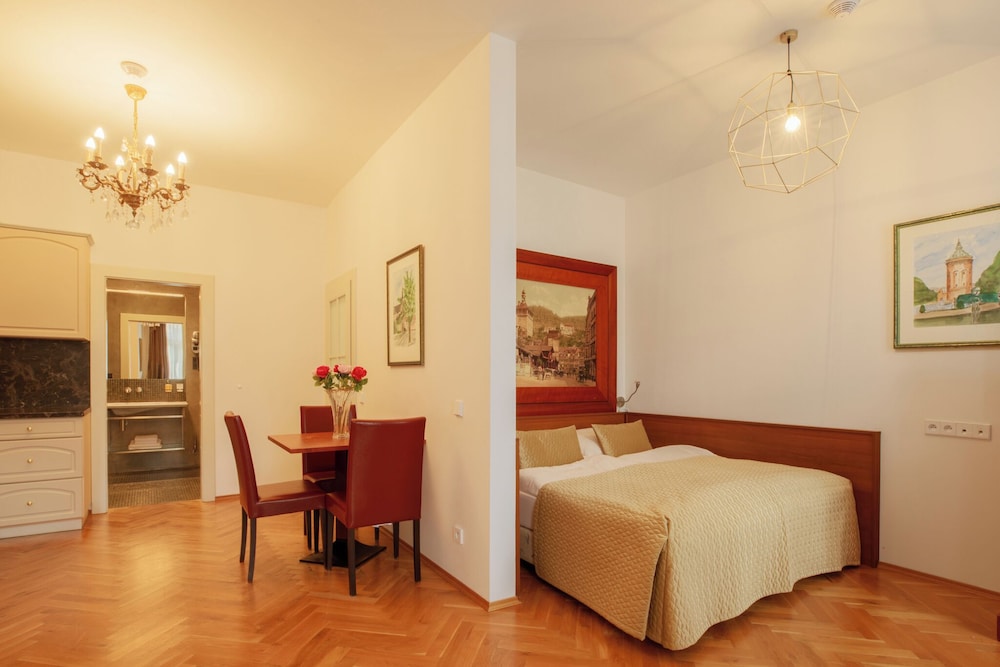 Premium Quadruple Room, City View photo 1