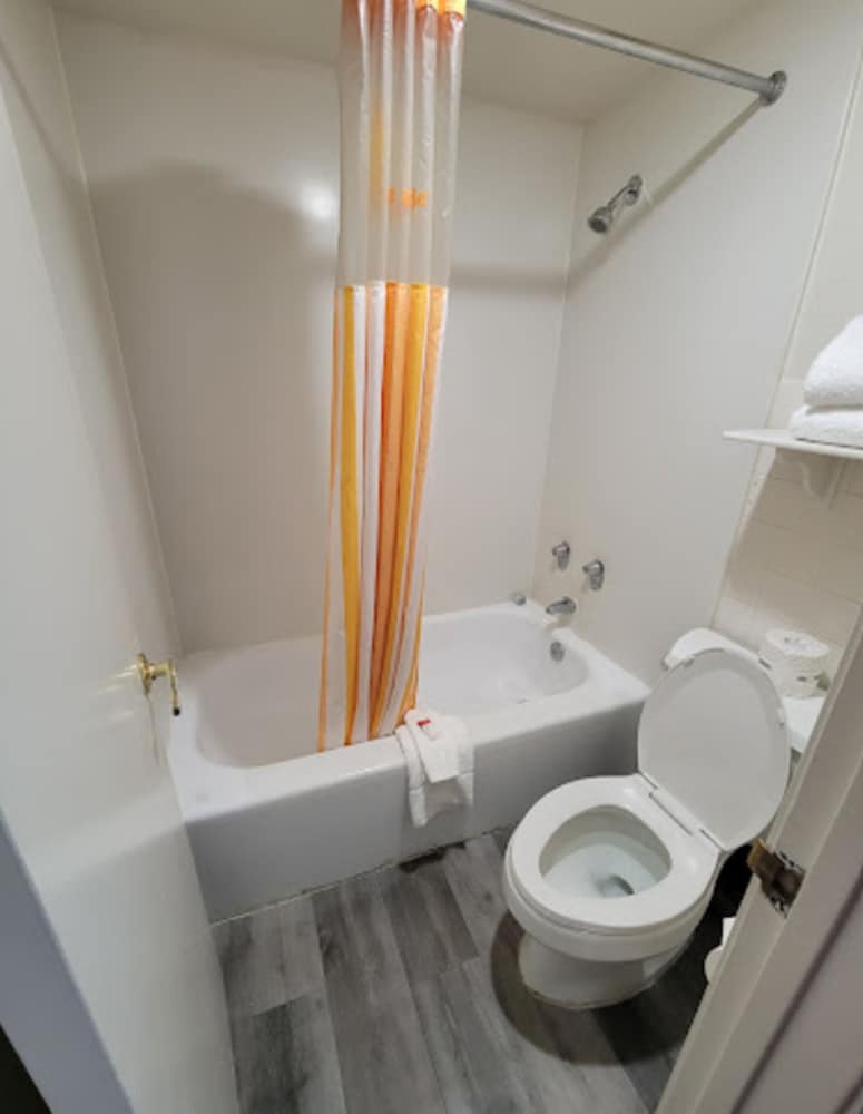 Deluxe Room, 1 King Bed, Non Smoking - Photo 2