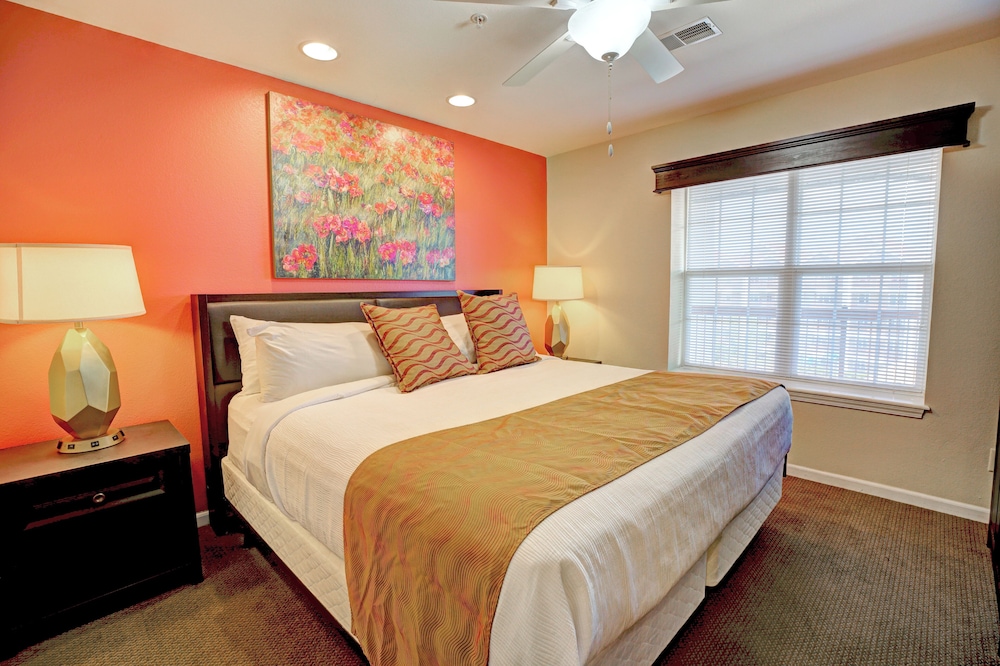 Deluxe Condo, 2 Bedrooms, Balcony photo 1